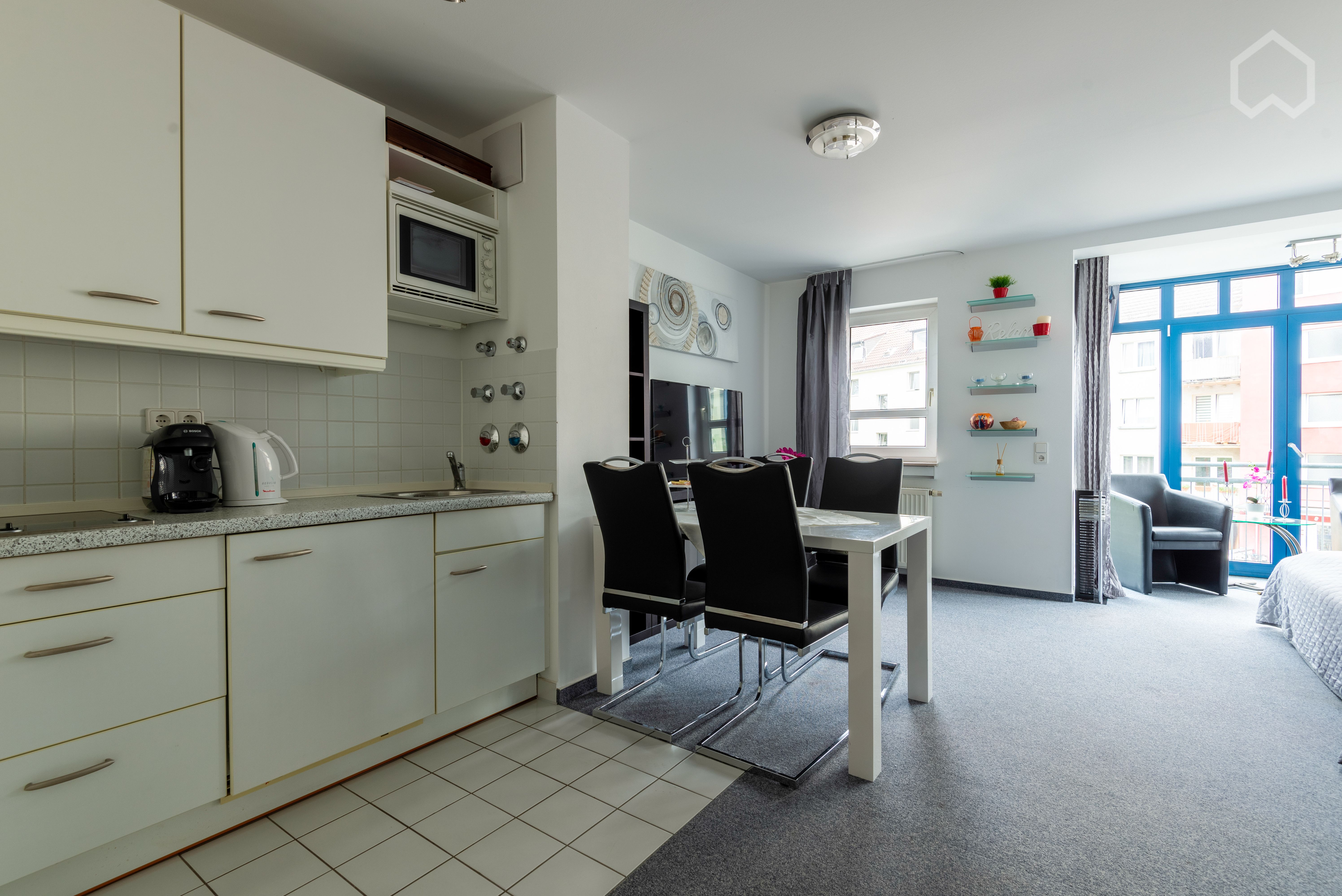 Modern, Bright & Comfortable 1 Room Apartment, Floor-To-Ceiling Panoramic Windows Near Main Station - 17