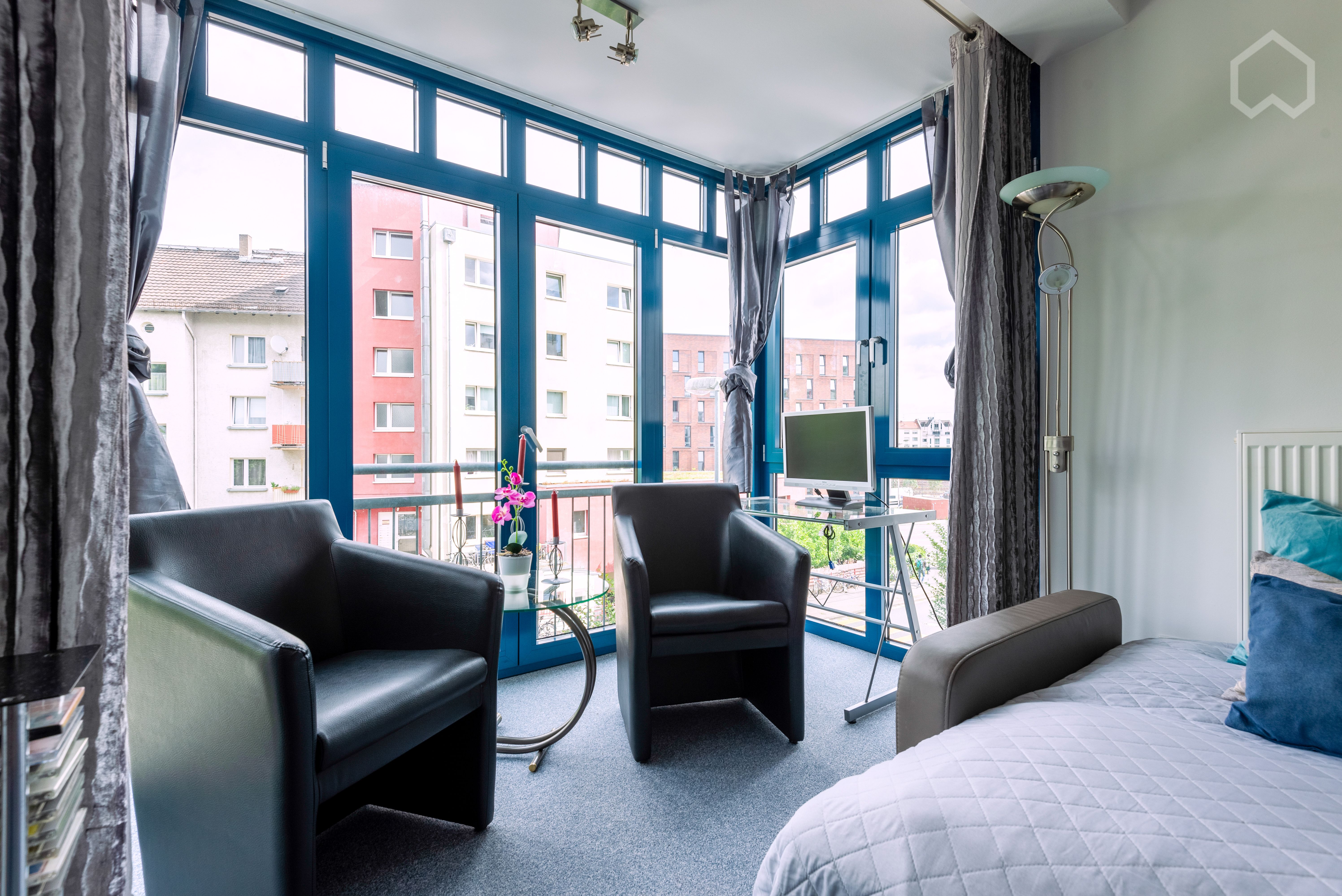 Modern, Bright & Comfortable 1 Room Apartment, Floor-To-Ceiling Panoramic Windows Near Main Station - 11