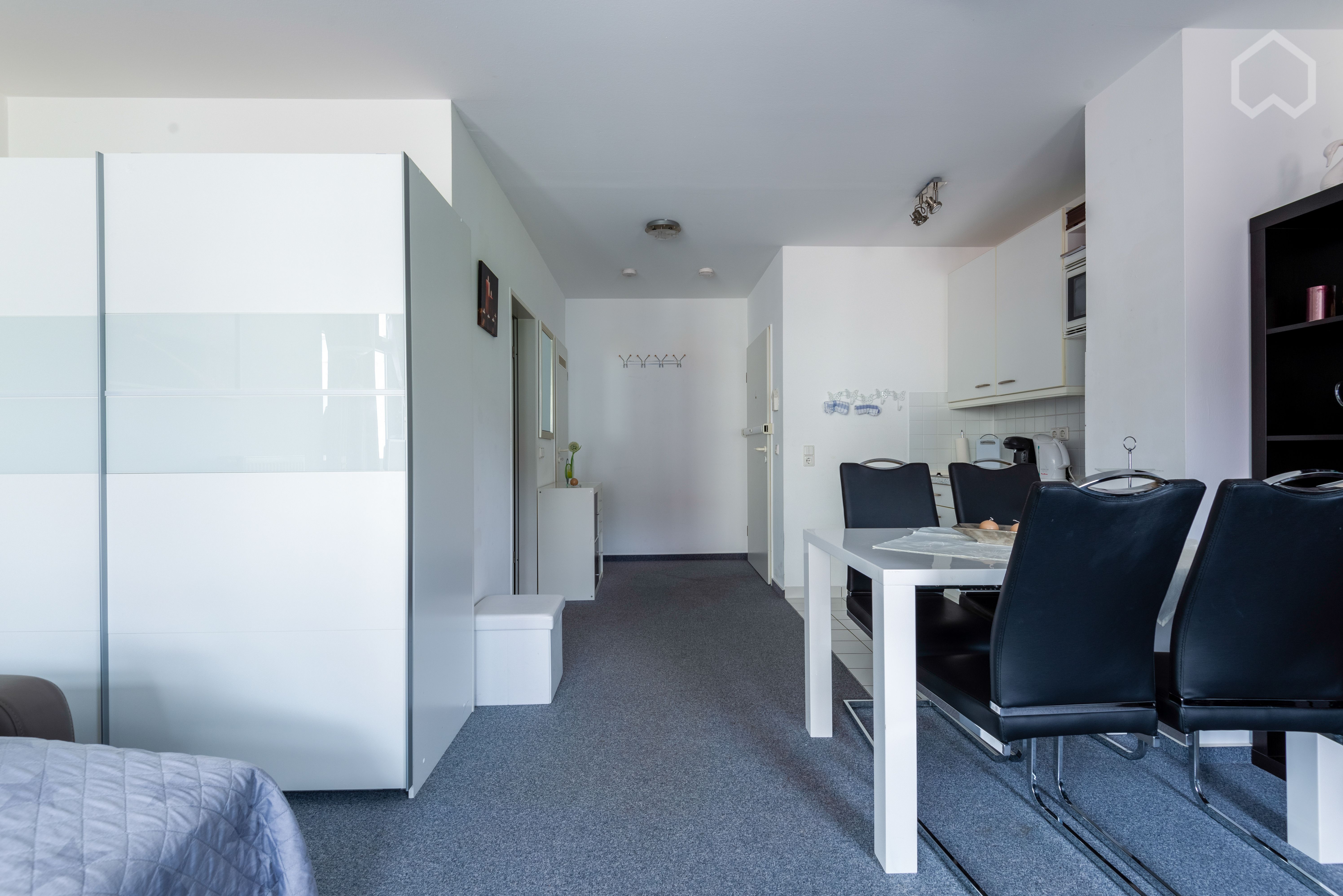 Modern, Bright & Comfortable 1 Room Apartment, Floor-To-Ceiling Panoramic Windows Near Main Station - 15