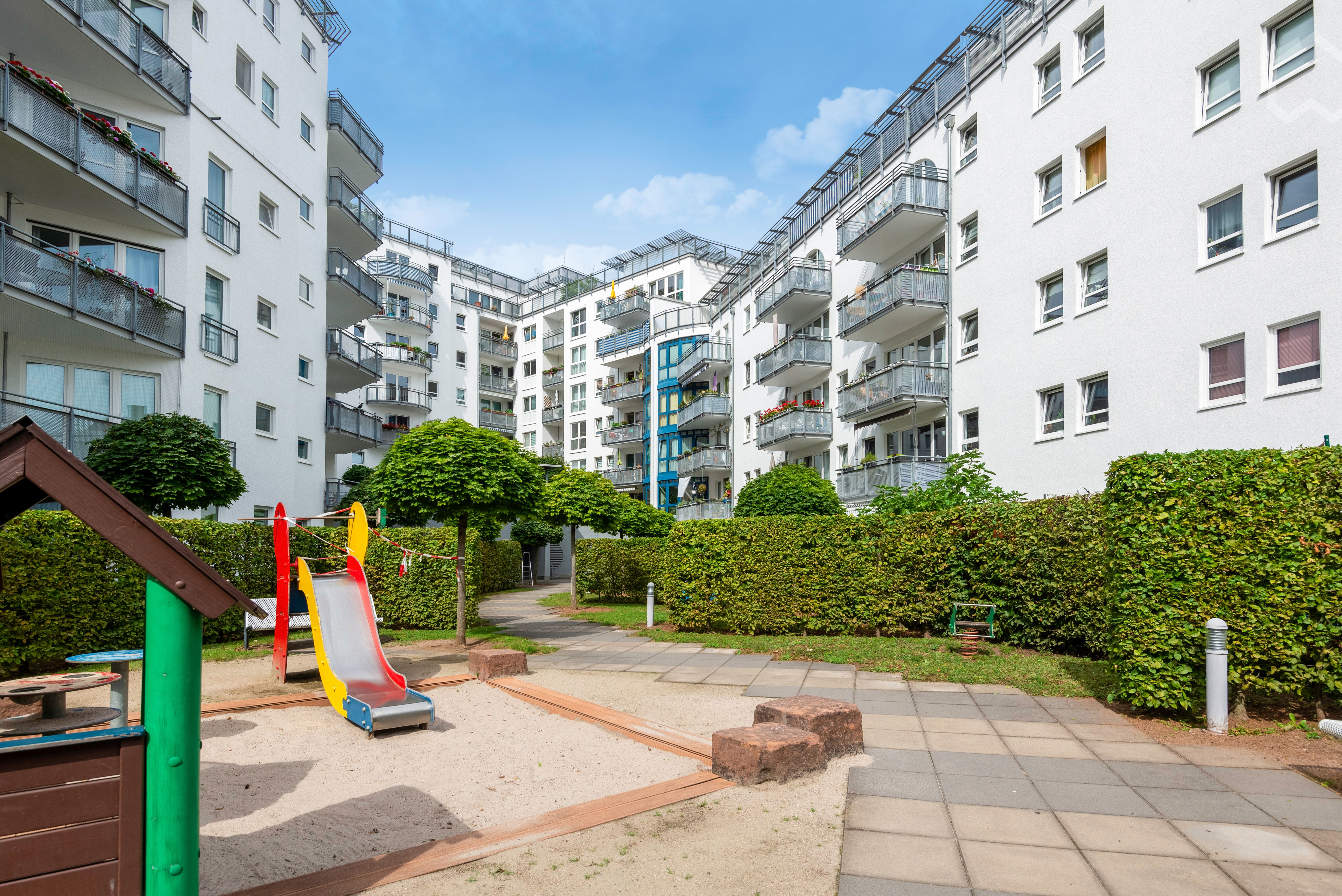 Modern, Bright & Comfortable 1 Room Apartment, Floor-To-Ceiling Panoramic Windows Near Main Station - 2