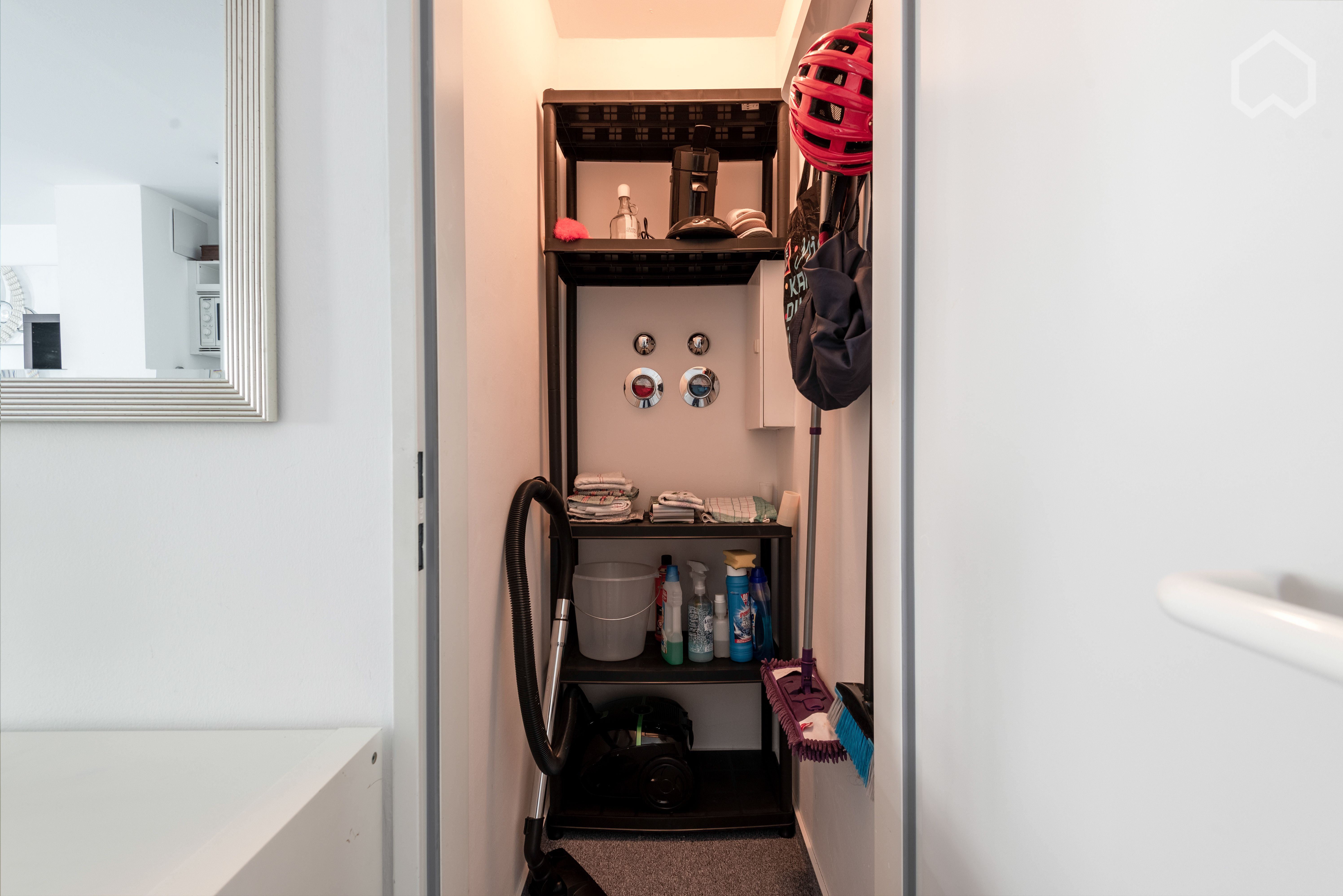 Modern, Bright & Comfortable 1 Room Apartment, Floor-To-Ceiling Panoramic Windows Near Main Station - 16