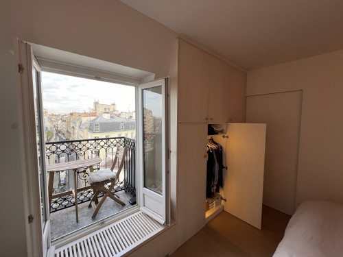 Charming 2 bedroom furnished apartment in the heart of Paris