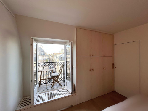 Charming 2 bedroom furnished apartment in the heart of Paris