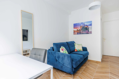Modern 18m2 studio apartment in the 16th arrondissement of Paris, close to transport links.