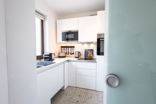 Rob’s Suite: 2-room apartment with panoramic views of Opernplatz and bedroom with private bathroom - Gallery - 38