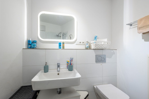 Rob’s Suite: 2-room apartment with panoramic views of Opernplatz and bedroom with private bathroom - Gallery - 13