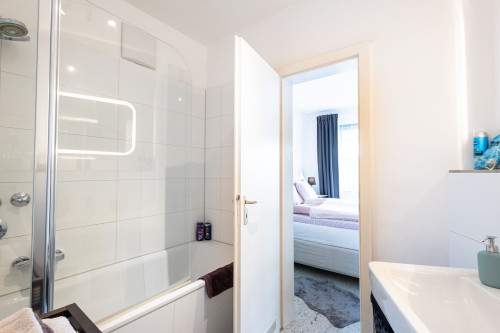 Rob’s Suite: 2-room apartment with panoramic views of Opernplatz and bedroom with private bathroom - Gallery - 16