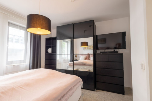 Rob’s Suite: 2-room apartment with panoramic views of Opernplatz and bedroom with private bathroom - Gallery - 9
