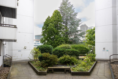 Rob’s Suite: 2-room apartment with panoramic views of Opernplatz and bedroom with private bathroom - Gallery - 23