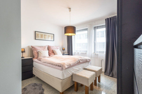 Rob’s Suite: 2-room apartment with panoramic views of Opernplatz and bedroom with private bathroom - Gallery - 5