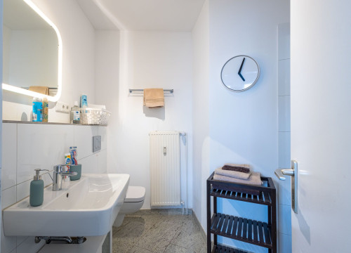 Rob’s Suite: 2-room apartment with panoramic views of Opernplatz and bedroom with private bathroom - Gallery - 11