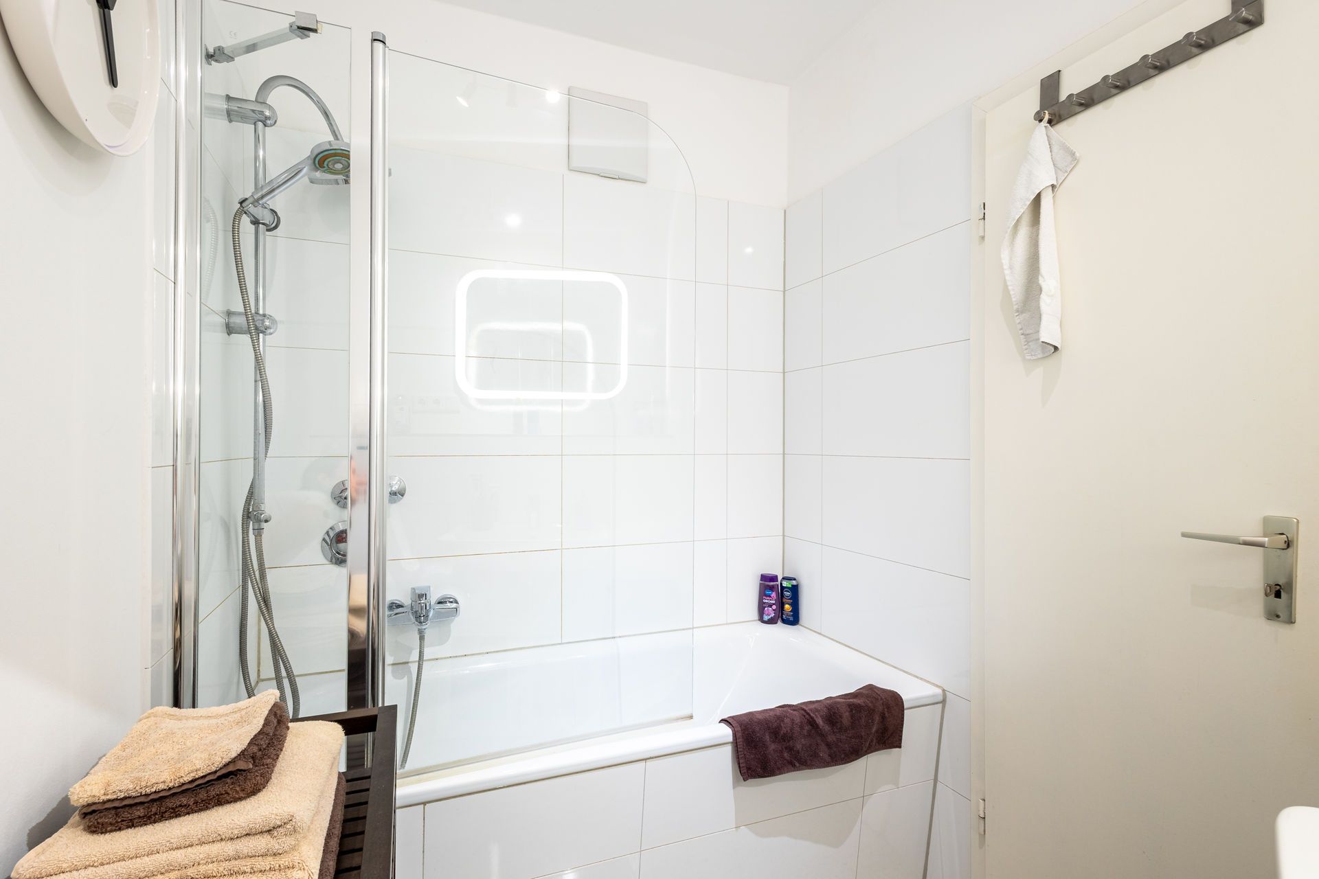 Rob’s Suite: 2-Room Apartment With Panoramic Views Of Opernplatz And Bedroom With Private Bathroom - 16