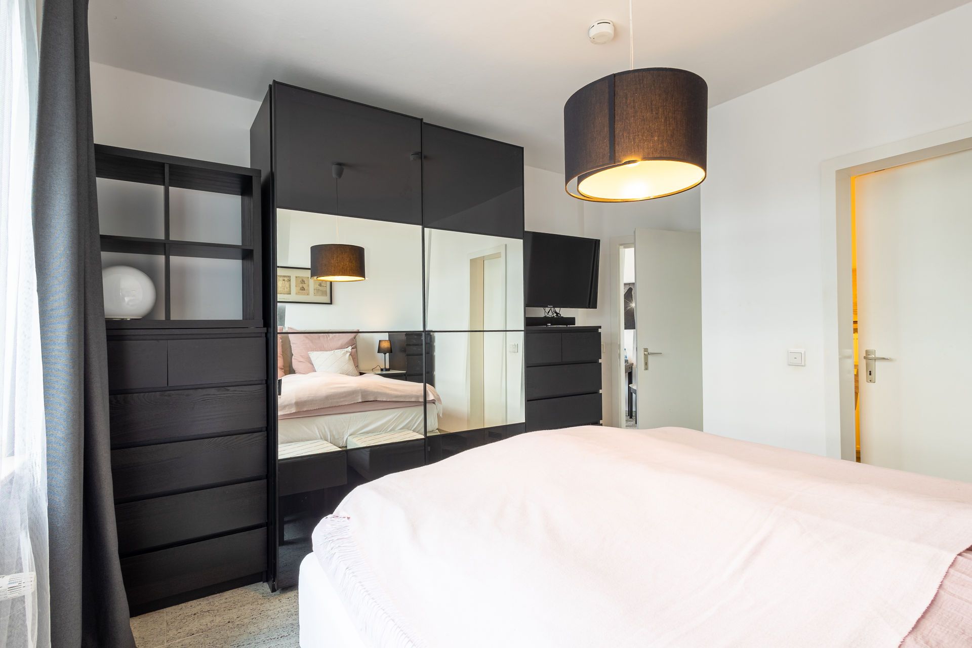 Rob’s Suite: 2-Room Apartment With Panoramic Views Of Opernplatz And Bedroom With Private Bathroom - 20