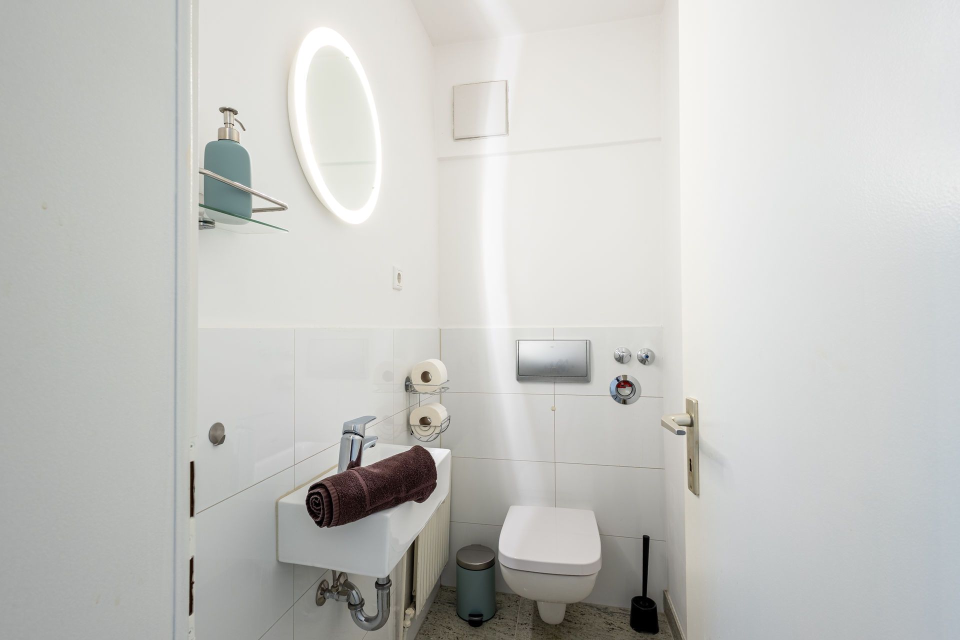 Rob’s Suite: 2-Room Apartment With Panoramic Views Of Opernplatz And Bedroom With Private Bathroom - 11