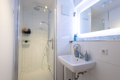 Rob’s Place – Quiet 2-Room Oasis - Gallery - 19