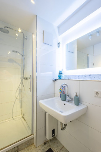 Rob’s Place – Quiet 2-Room Oasis - Gallery - 23