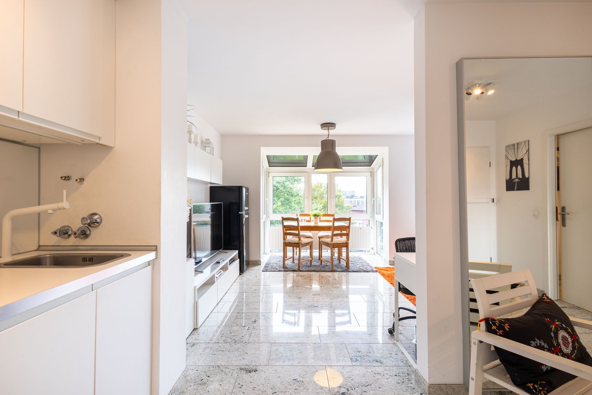 Rob’s Place – Quiet 2-Room Oasis - 35