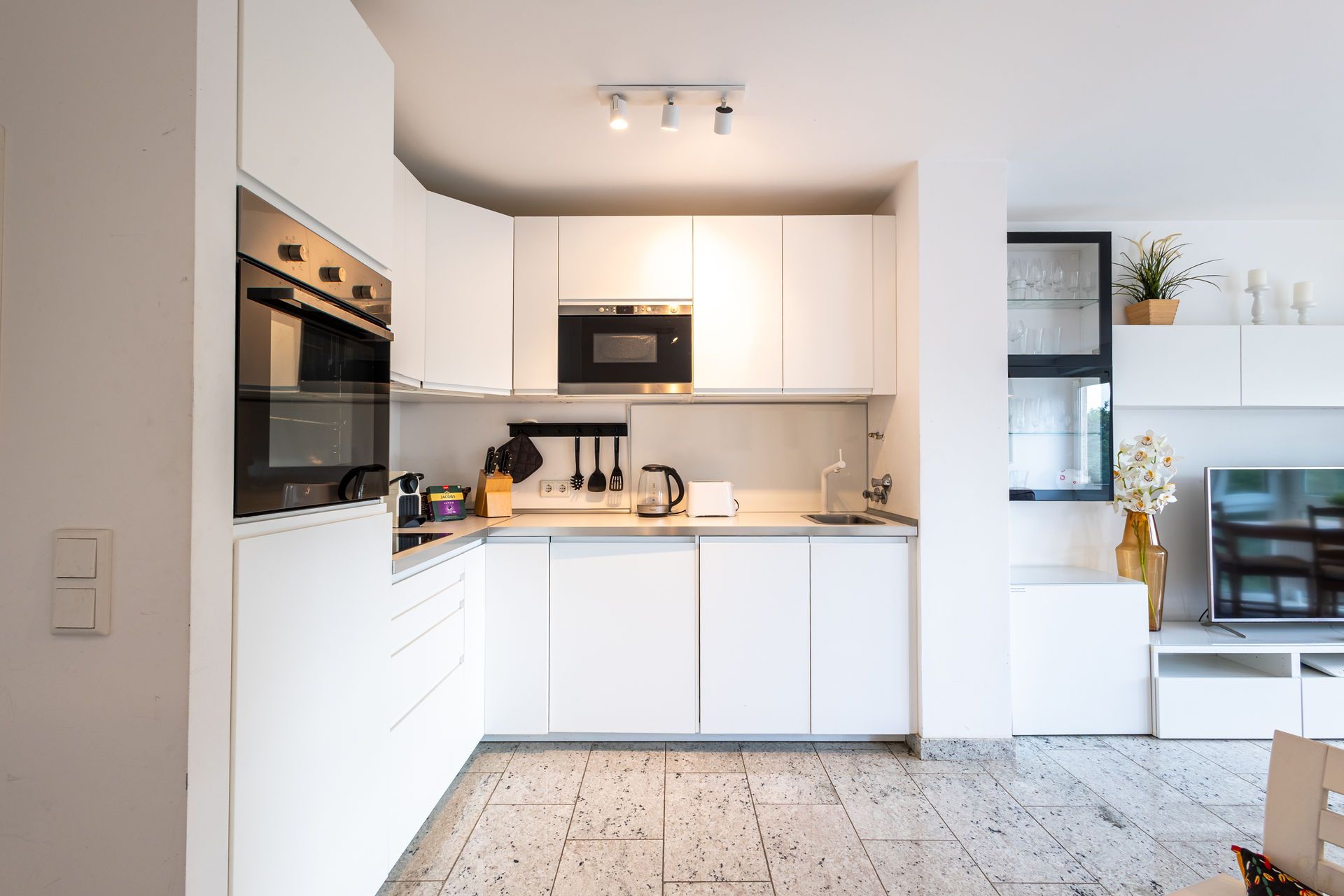 Rob’s Place – Quiet 2-Room Oasis - 36