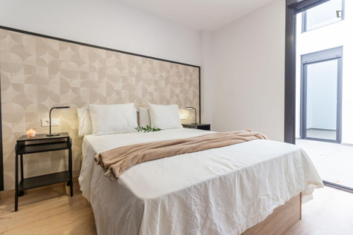 Modern 1-bedroom apartment with outdoor area close to the popular Calle Triana