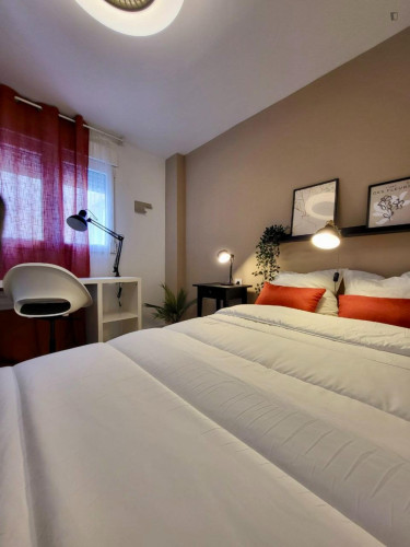 Comfy single bedroom in Sant Blai