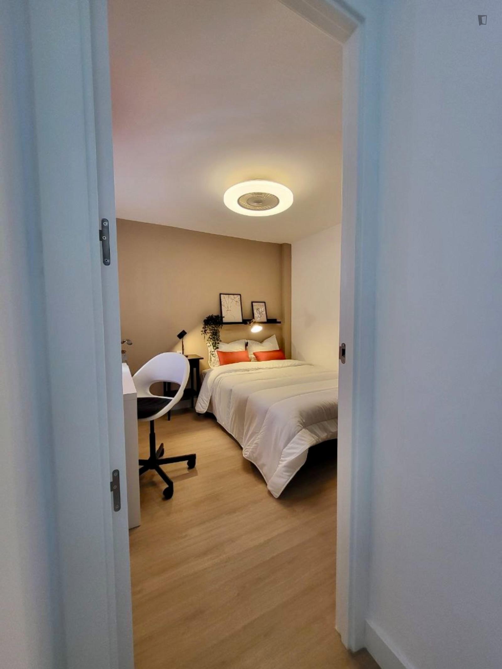 Comfy Single Bedroom In Sant Blai - 1