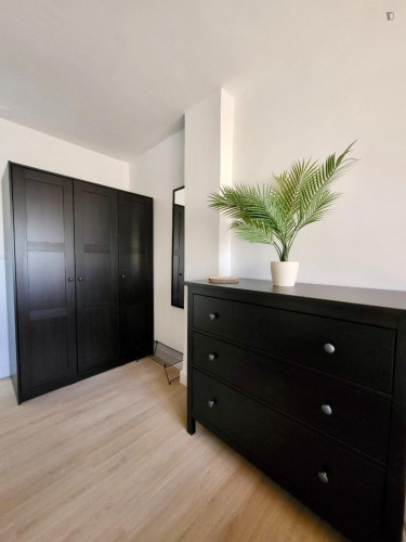 Cosy single bedroom in Sant Blai