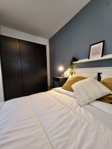 Bright single bedroom in Sant Blai