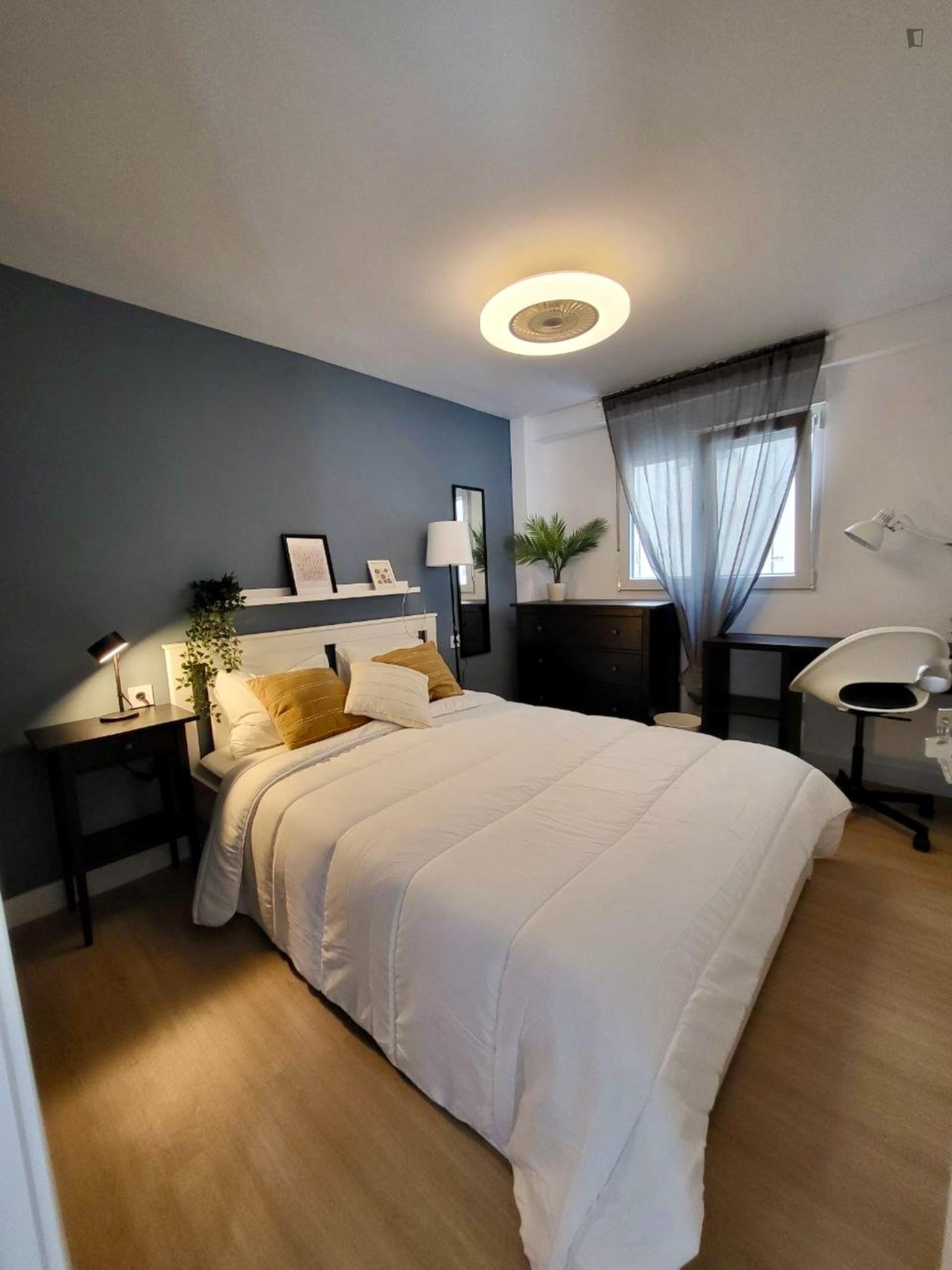  Bright Single Bedroom In Sant Blai  -  Bright single bedroom in Sant Blai  - Gallery -  1