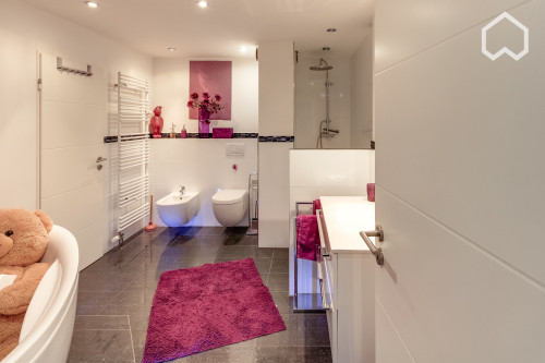 Wonderful, High-End Furnished Apartment in Unterbilk in Düsseldorf