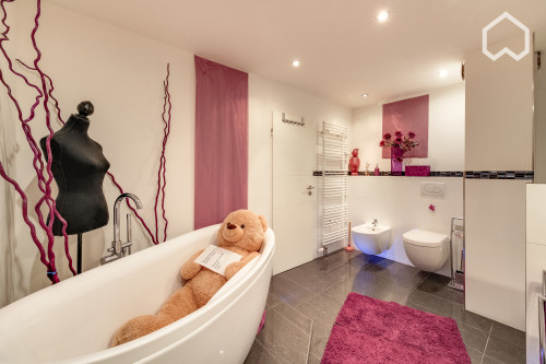 Wonderful, High-End Furnished Apartment in Unterbilk in Düsseldorf