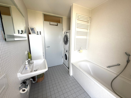 Exclusive furnished 4-room apartment with garage in Munich Obersendling