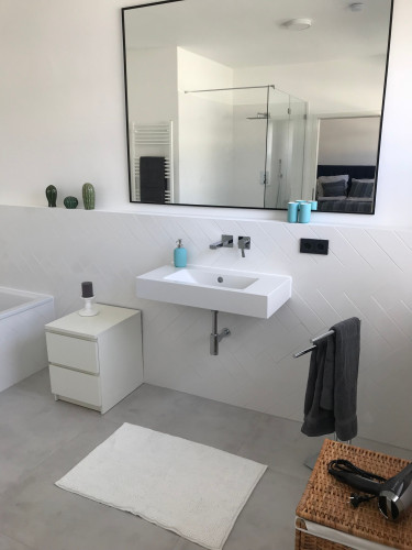 Top central in Düsseldorf, Top standard, Completely renovated with great South-side balcony