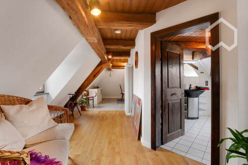 Working in the city - living in the countryside: Beautiful, charming flat in a historic property