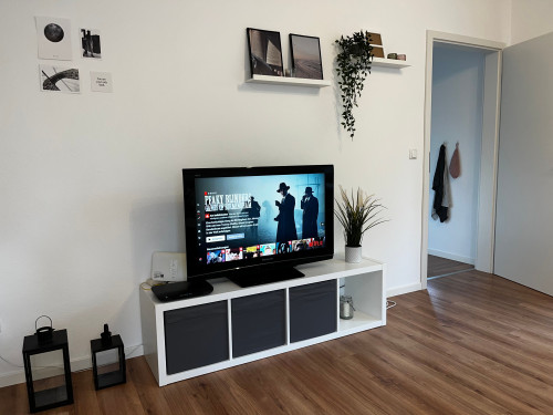 * modern & stylish for 2 with kitchen and parking lot *