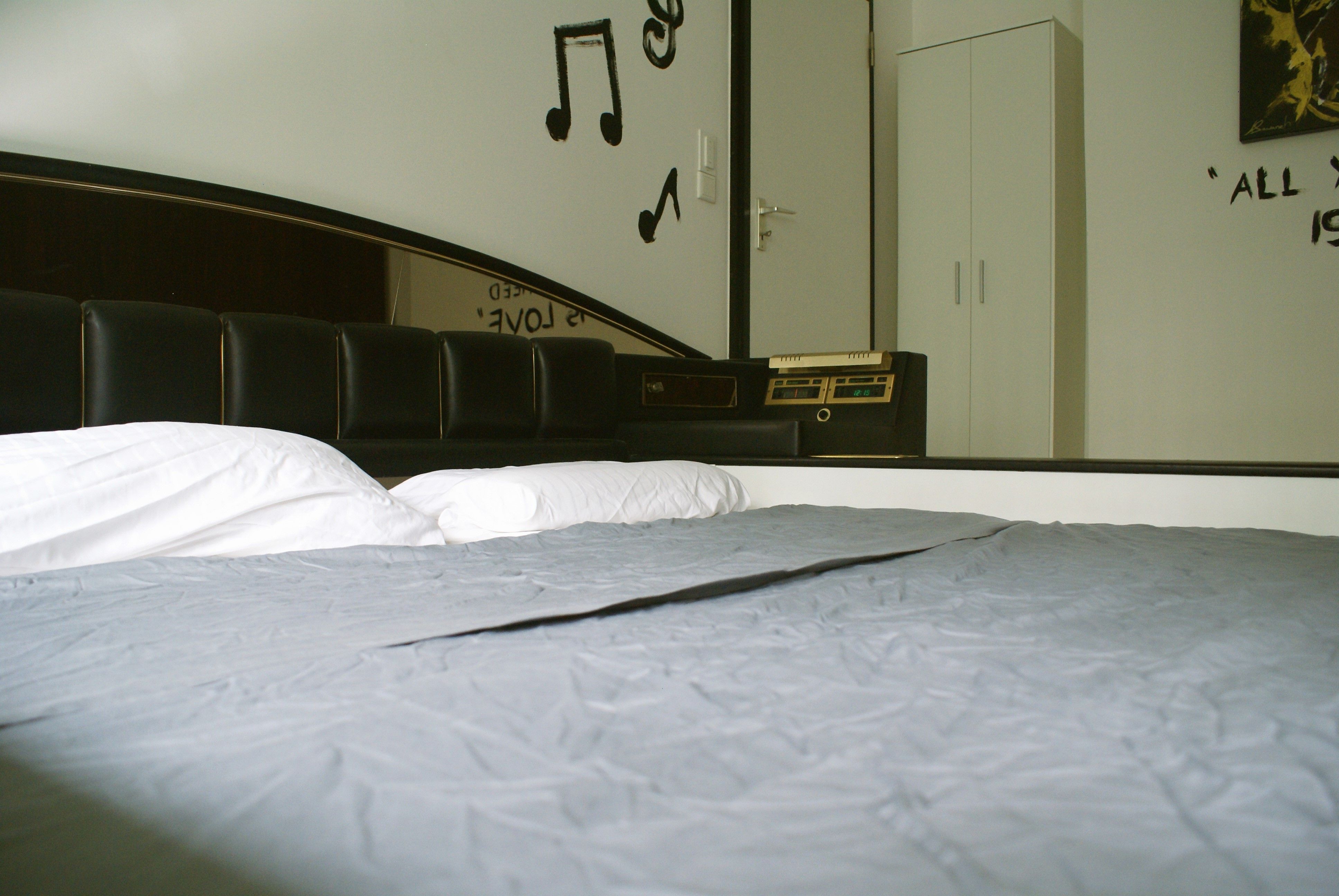Designer Suite W/ Terrace & Swimmingpool In Frankfurt (By Subway: 5 Min To Central Station, 3 Min To - 4