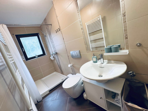 Newly furnished, stylish apartment - near airport & fair