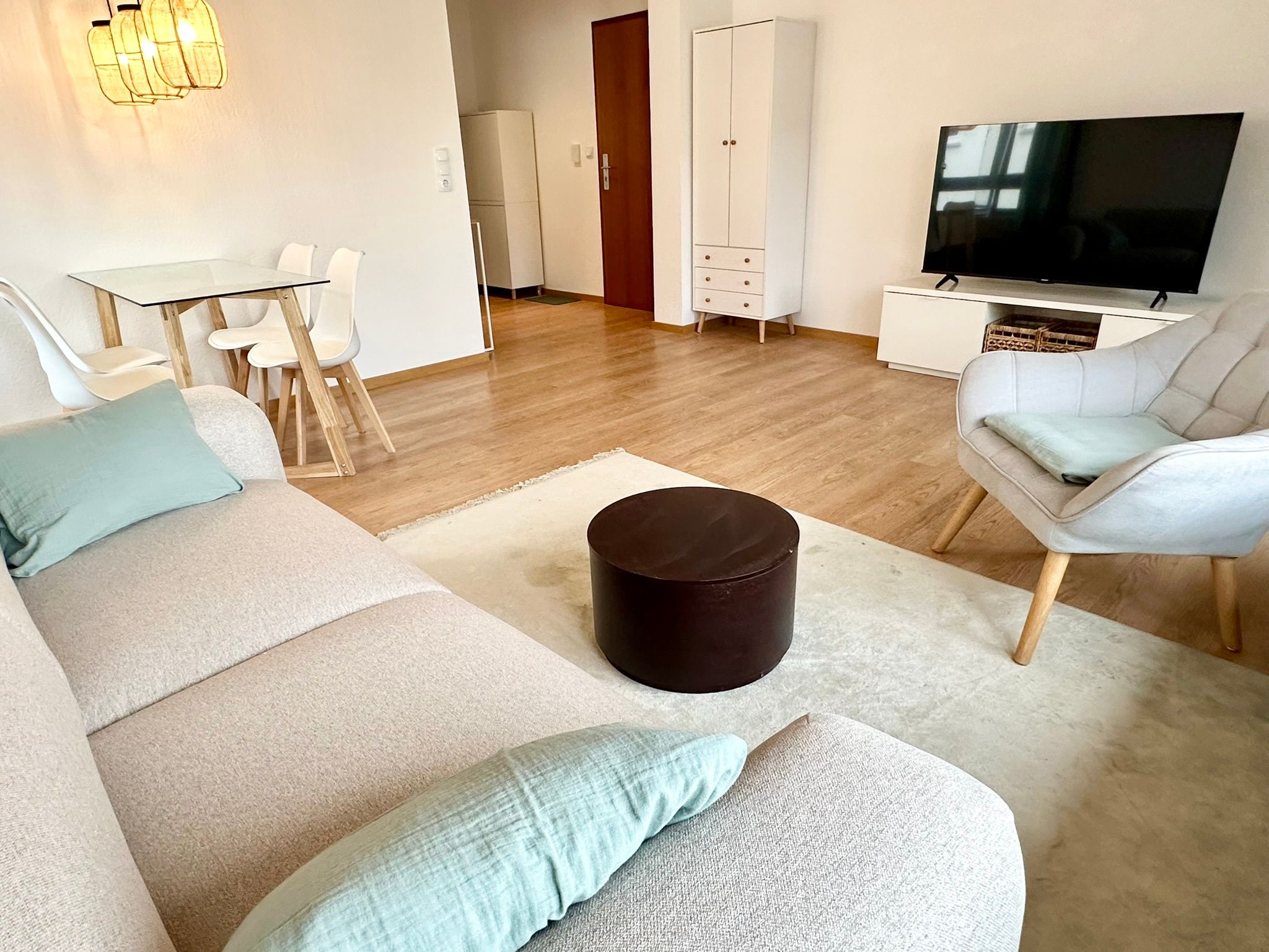  Newly Furnished, Stylish Apartment - Near Airport & Fair  -  Newly furnished, stylish apartment - near airport & fair  - Gallery -  16