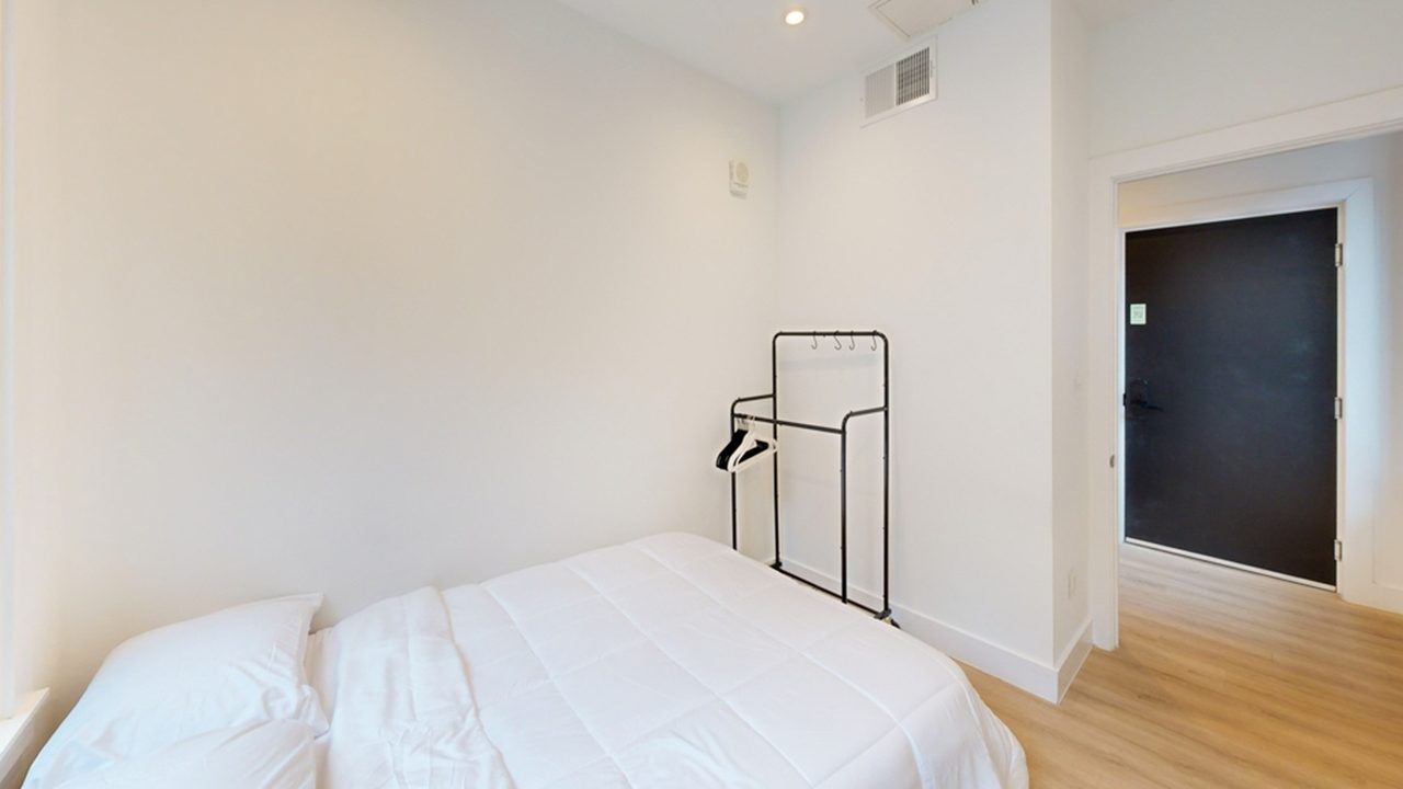  #1902: Dupont Circle - Queen Bedroom A  -  #1902: Dupont Circle  - Gallery -  2