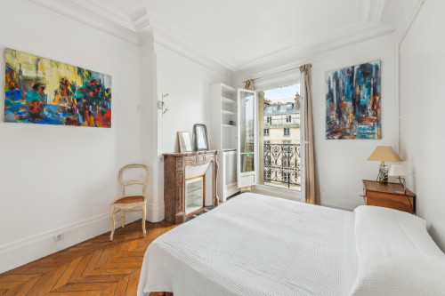 ID386 Stunning 3BDR Marais/rue de Sévigné