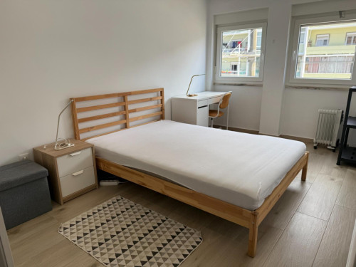 Nice bedroom in Corroios