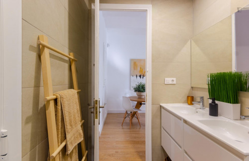 Luminous DOUBLE BEDROOM near Collblanc Metro Station! - Gallery - 5