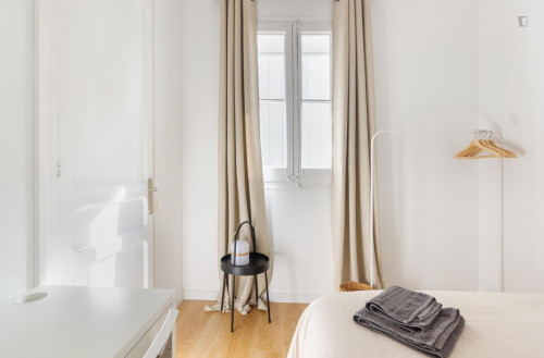Luminous DOUBLE BEDROOM near Collblanc Metro Station! - Gallery - 11