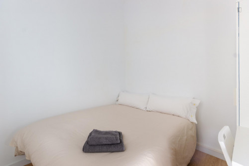 Luminous DOUBLE BEDROOM near Collblanc Metro Station! - Gallery - 9