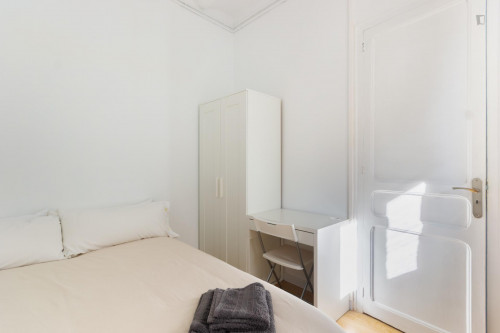 Luminous DOUBLE BEDROOM near Collblanc Metro Station! - Gallery - 10