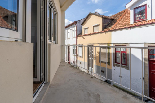 Shining Bed in shared 4-Bed Dorm with a balcony close to Marquês Metro