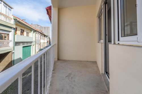 Shining Bed in shared 4-Bed Dorm with a balcony close to Marquês Metro