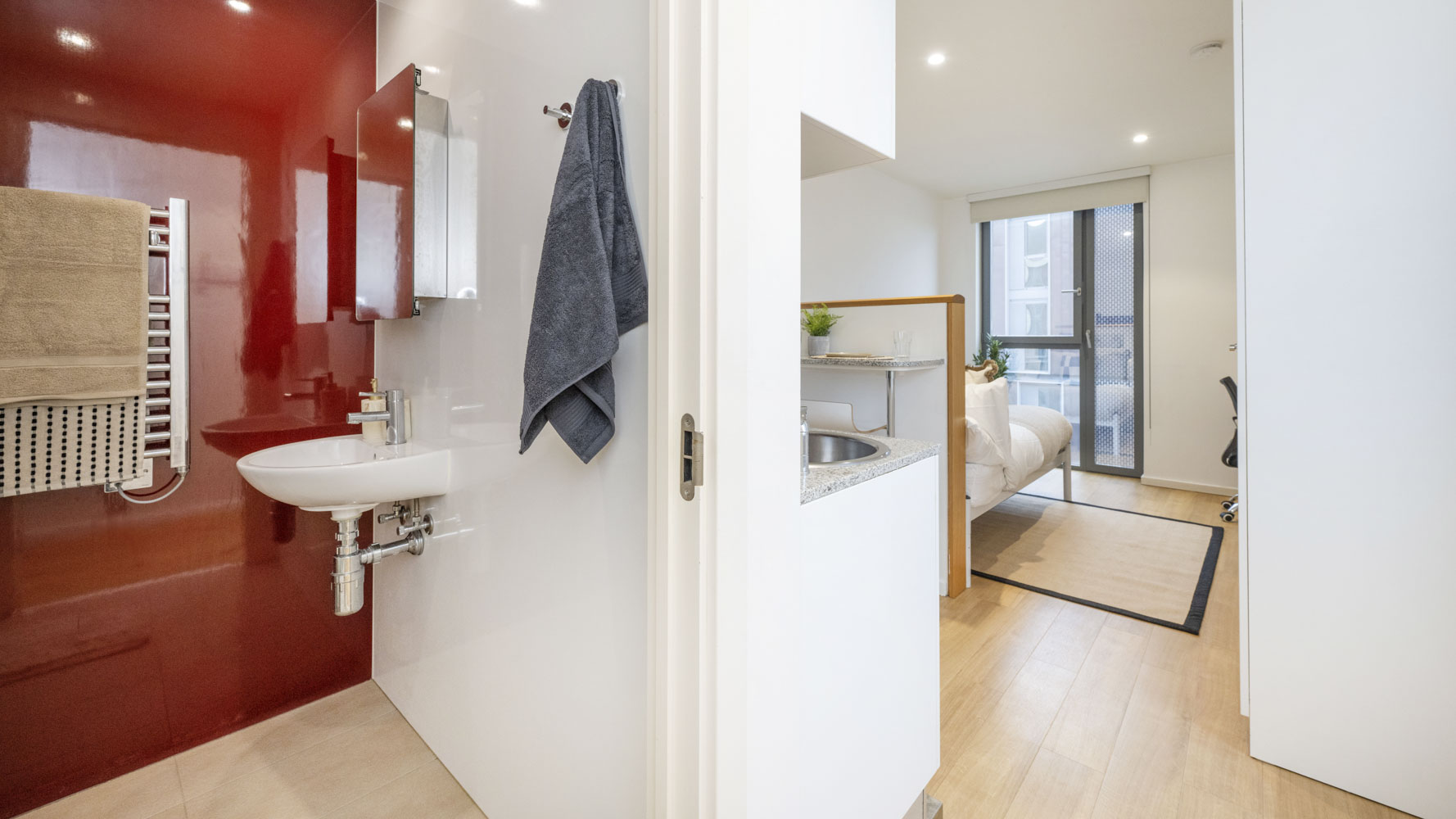 Standard Studio Gold - Dual Aspect - Wood Lane Studios - Gallery - 11