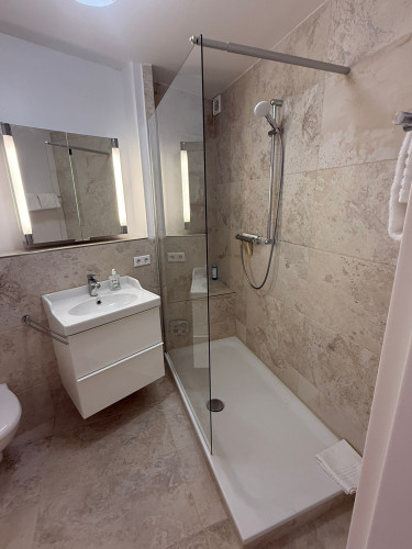 Modern and Newly Renovated Apartment in the Wikingturm