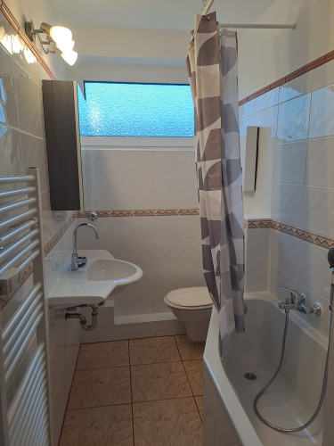 Bright, spacious 2-Room-Apartment with Conservatory in Düsseldorf-Benrath with good Connection