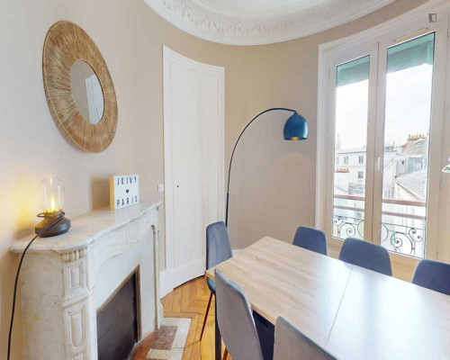 Ample double bedroom in Saint-Georges